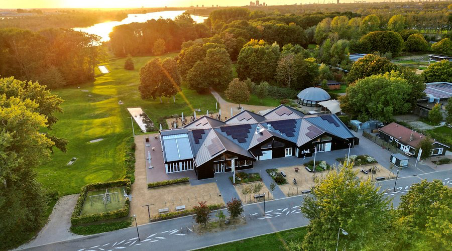 Abel Grand Café luchtfoto bij zonsondergang